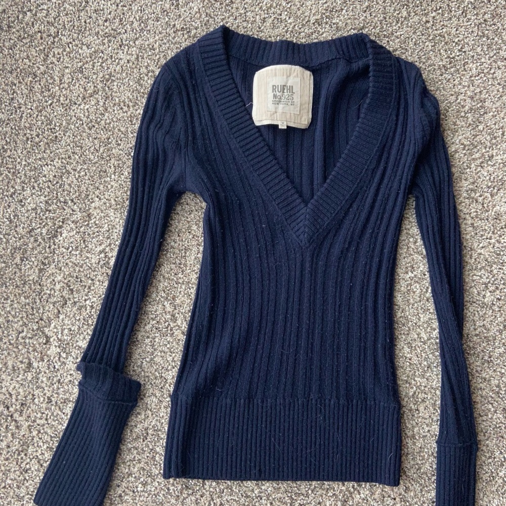 Ruehl Medium Wool Navy Vneck Sweater